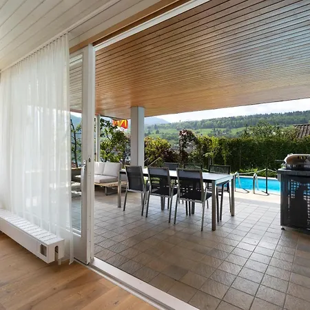 With Pool, Garden & Direct At Lejlighed Spiez