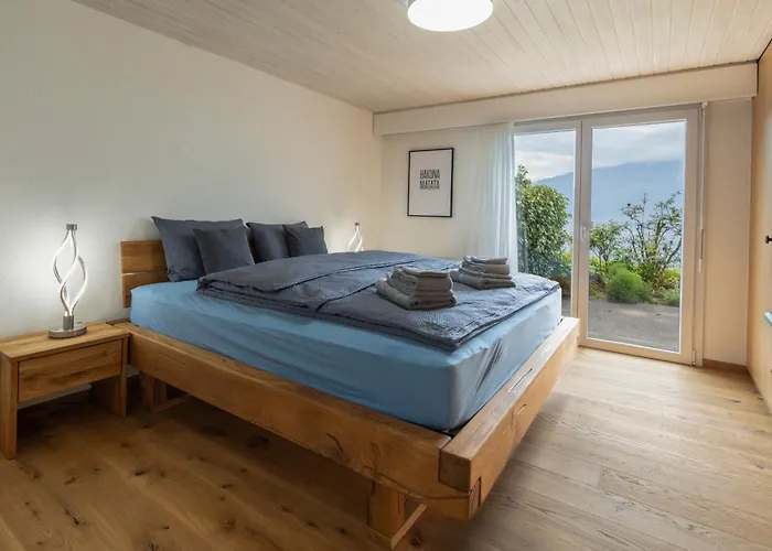 아파트 With Pool, Garden & Direct At